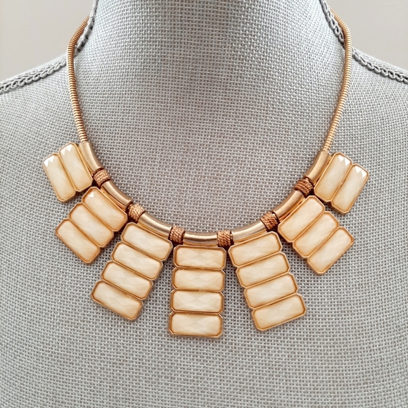 Jewelry - Vintage Statement Necklace